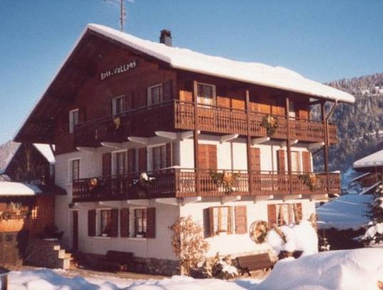 Chalet Bois Vallons Chambres D'Hotes モルジヌ エクステリア 写真