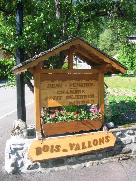 Chalet Bois Vallons Chambres D'Hotes モルジヌ エクステリア 写真